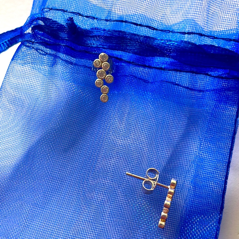 Simple studs - Picture 2 of 2